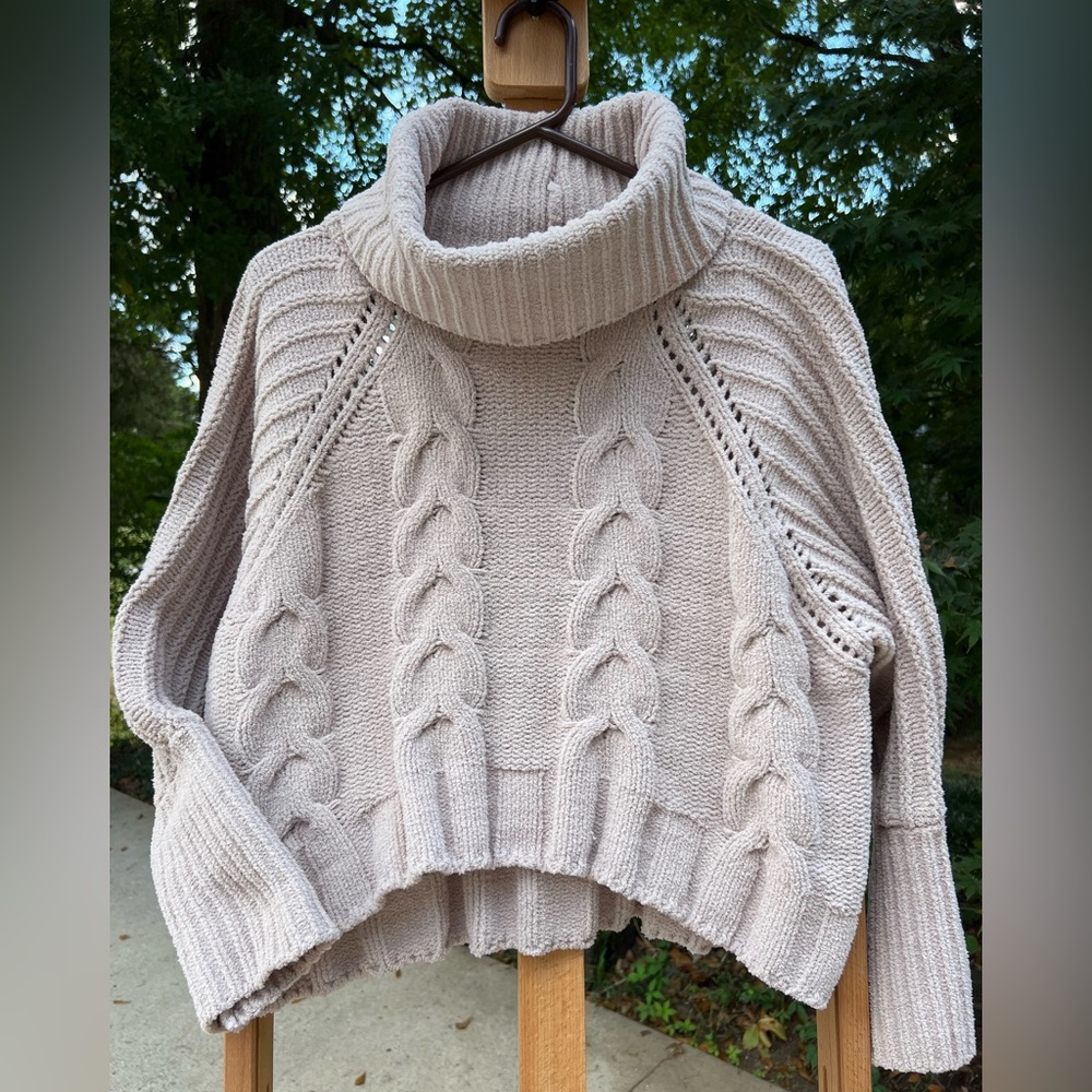 Anthropology Moon & Madison chunky Cream knit sweater. Like new.